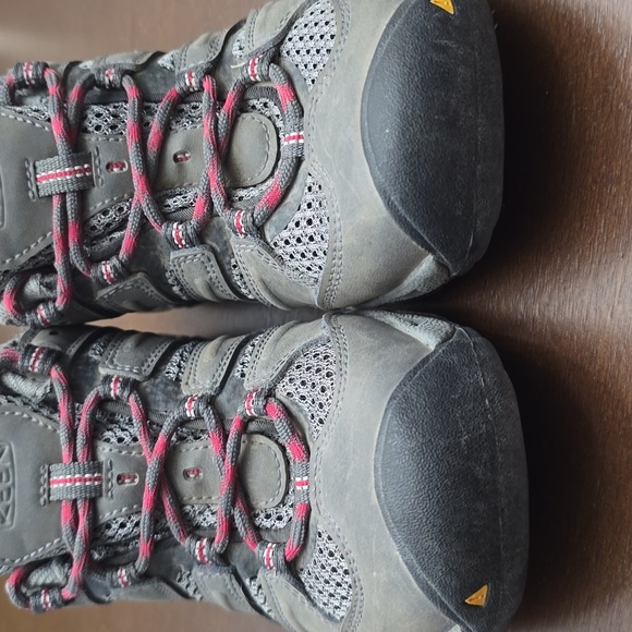 KEEN Women's 6.5 Charcoal & Fuchsia Trail Shoes - Picture 4 of 7